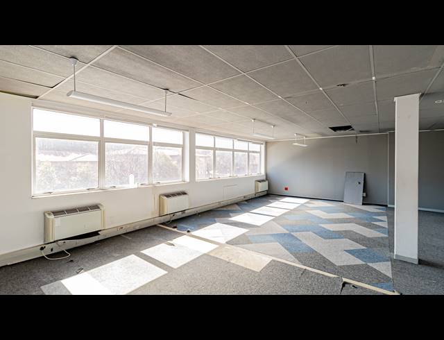 800M² OFFICE TO LET IN FERNDALE